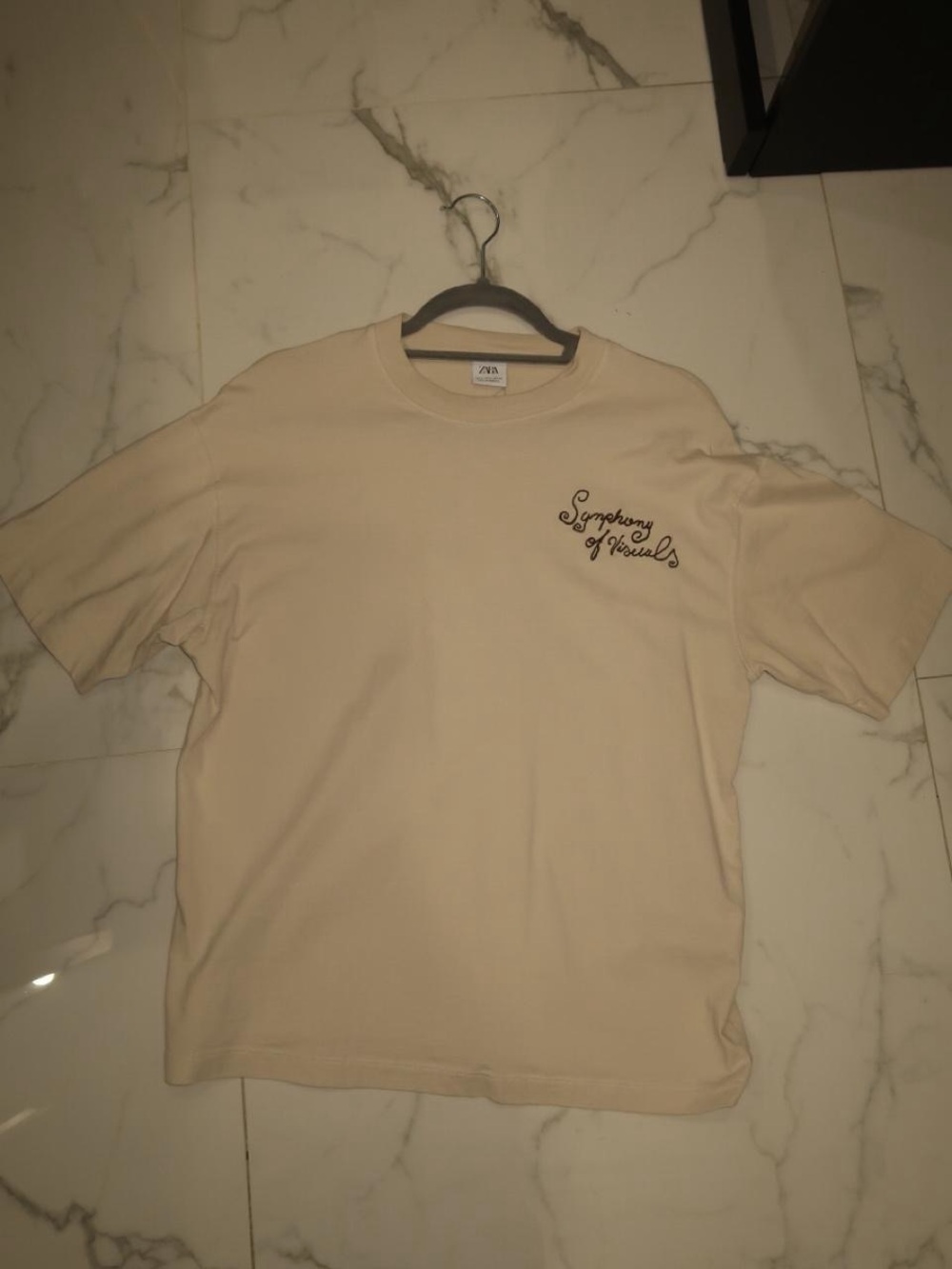Zara Men’s Beige Short-Sleeve Tee with Script Chest Print